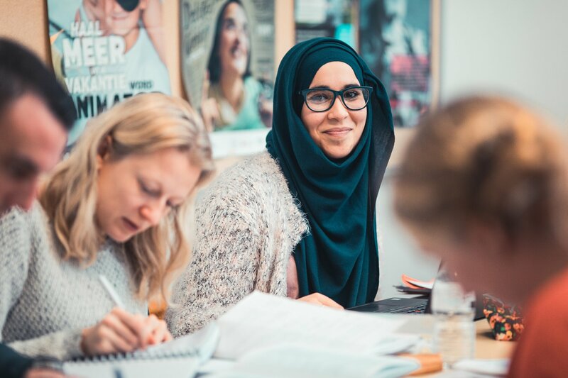 Studenten die les volgen