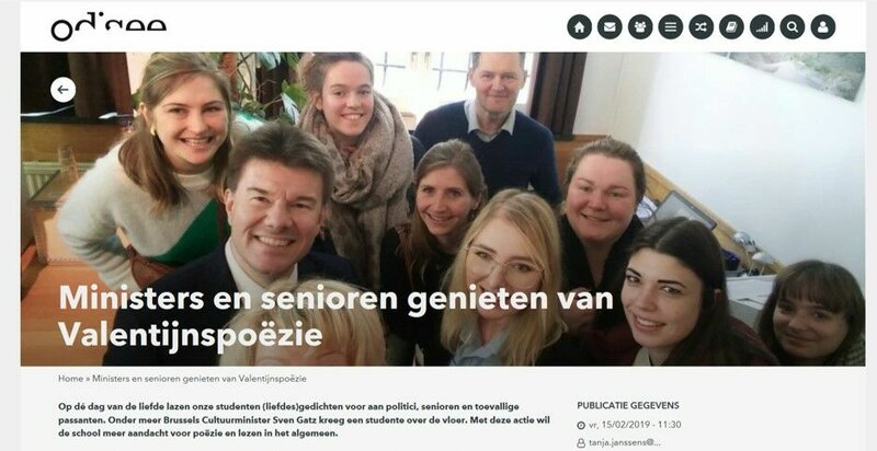 Ministers en senioren genieten van Valentijnspoƫzie